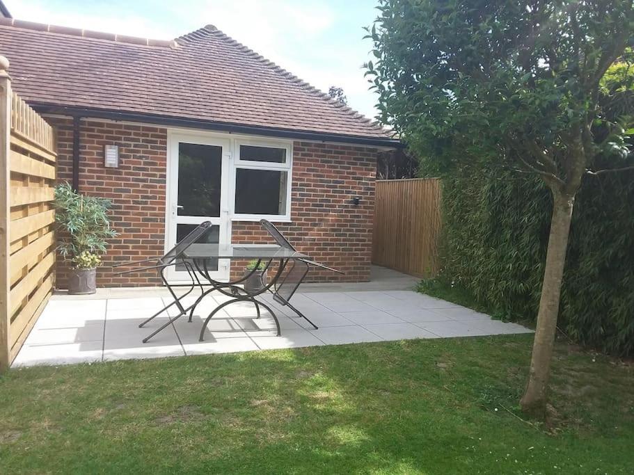 A Peaceful Annex Close To Historic East Grinstead Exterior photo