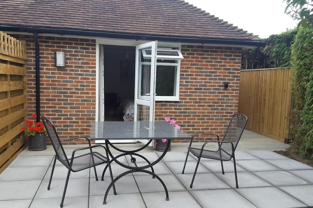 A Peaceful Annex Close To Historic East Grinstead Exterior photo